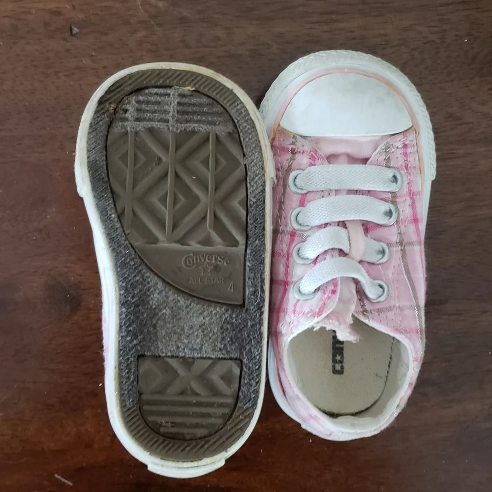 Converse Infant Girl's Sneaker Size 4